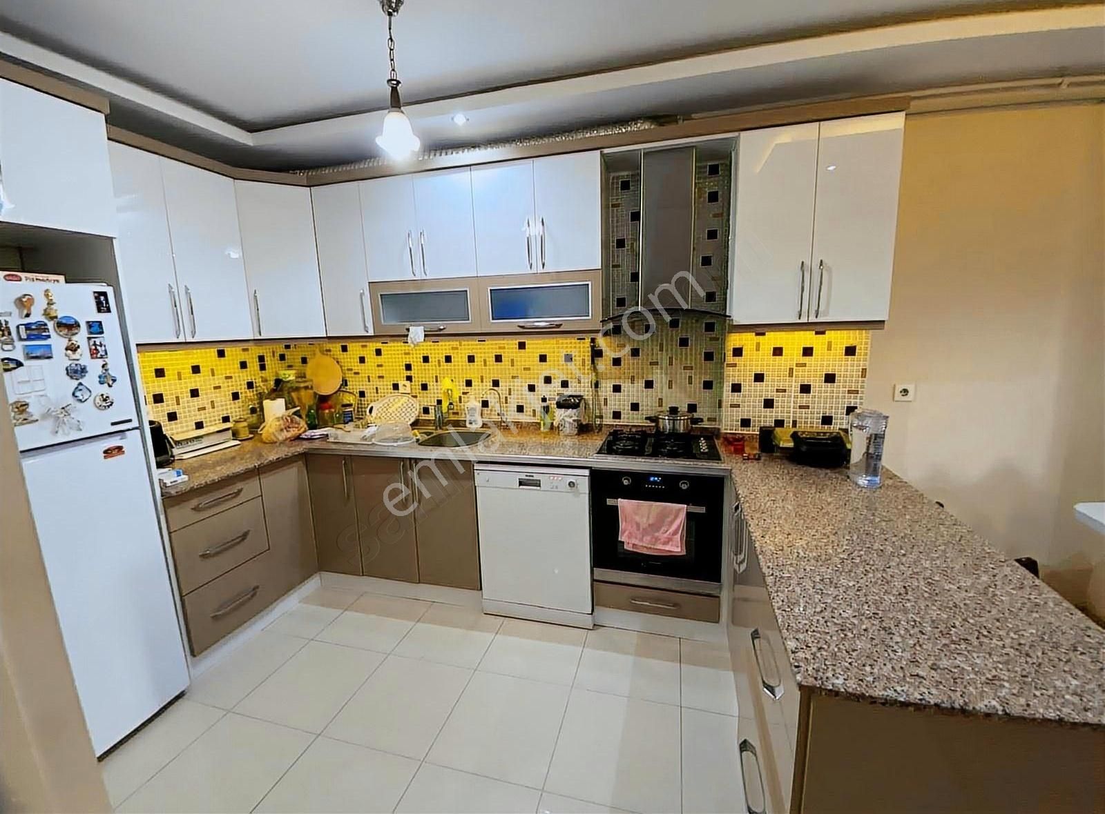 Teras Evlerinde Satılık 3+1 Teraslı Daire.