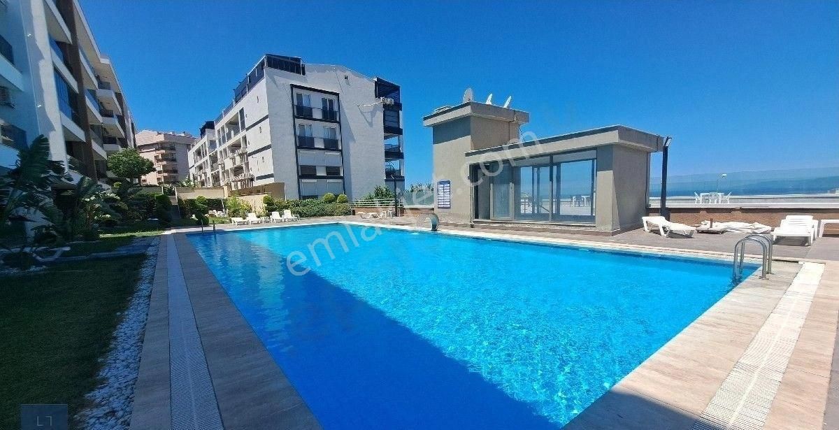 Kuşadası Merkezde Satılık Eşyalı Daire - Görsel 15