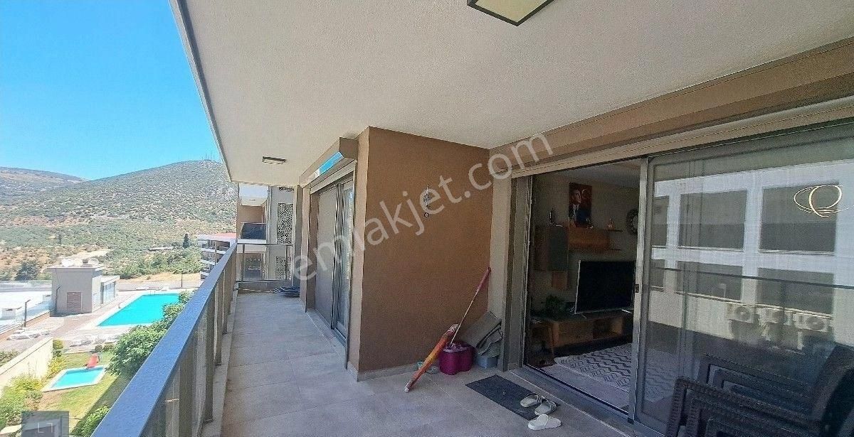 Kuşadası Merkezde Satılık Eşyalı Daire - Görsel 9