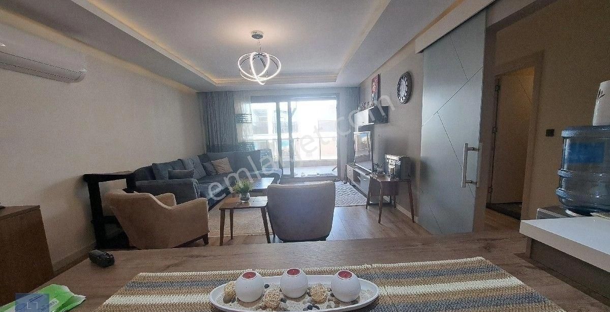 Kuşadası Merkezde Satılık Eşyalı Daire - Görsel 8