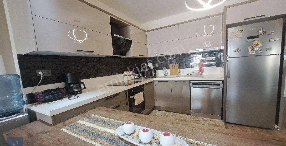 Kuşadası Merkezde Satılık Eşyalı Daire - Görsel 18