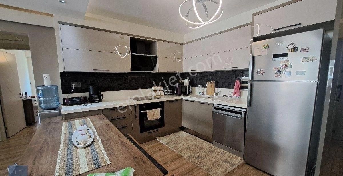 Kuşadası Merkezde Satılık Eşyalı Daire - Görsel 3