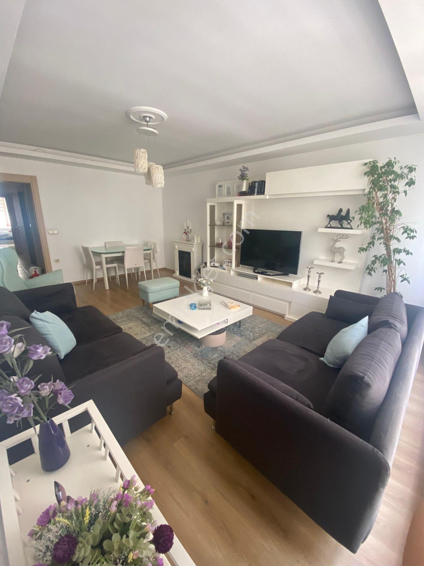 Libadiye Caddesinde Kiralık 3+1 Daire