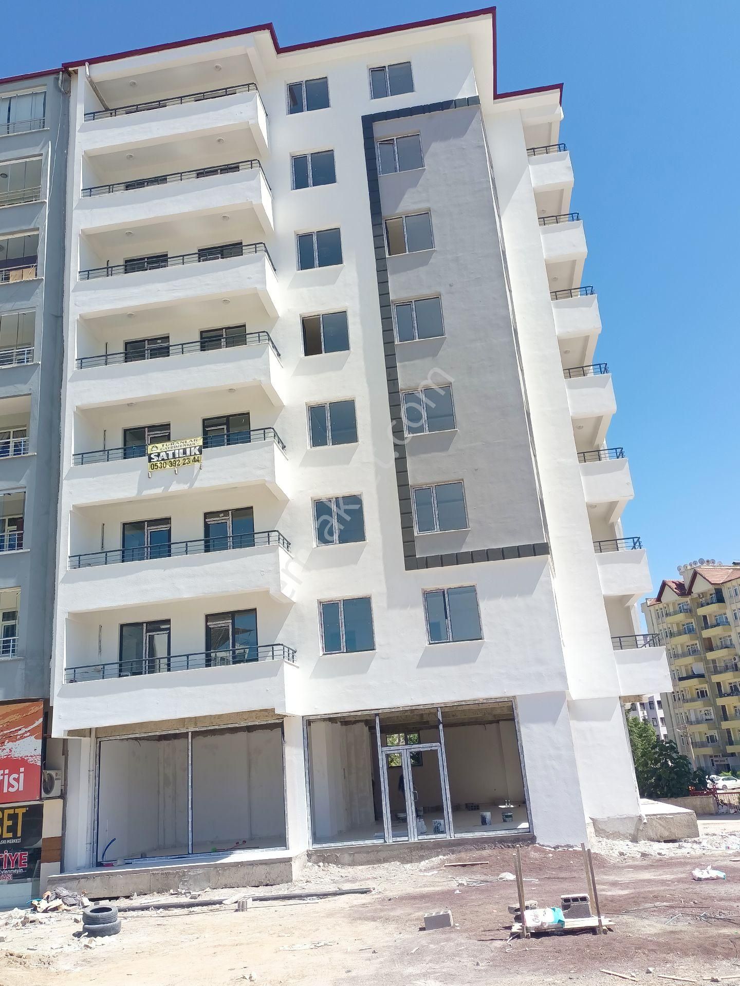 Turanlardan Elazığ Sürsürü'de Malatya Caddesine Sıfır Belediye Binası Karşısı Satılık 2+1 Ofis