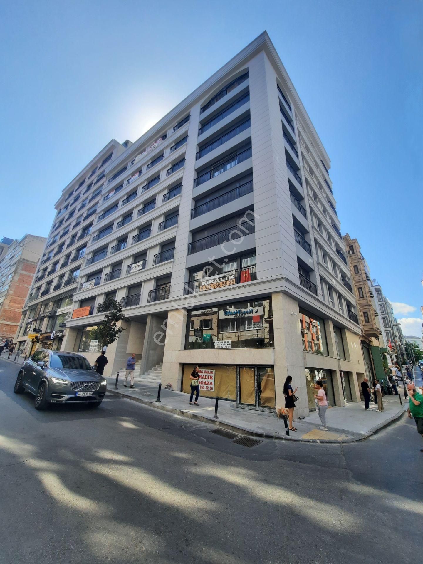 Valikonağı Caddesi Üzerinde Sıfır Binada Çift Cepheli 400 M2 Düz Girişli Mağaza & Showroom