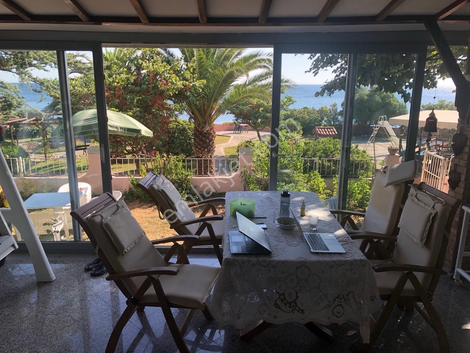 Büyükçekmece Güzelce Mah.denize Sıfur Havuzlu Site İçinde 7+1 Satılık Villa