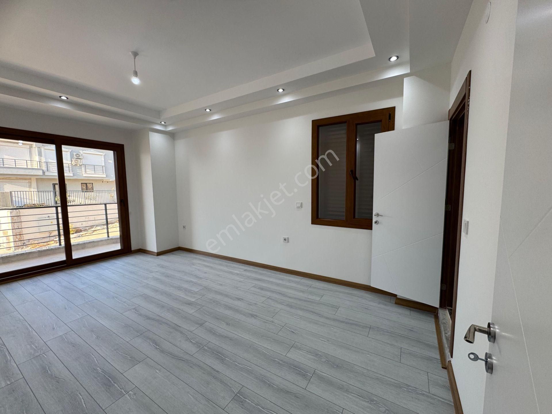 Emsalsiz, Sıfır 5+1 Lüks Trıplex Müstakil Havuzlu Villa - Görsel 15