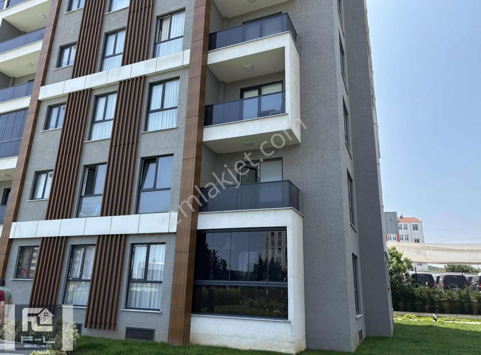 F-l Emlaktan Sancaktepe Blue Garden Sitesi 2+1 Ara Kat