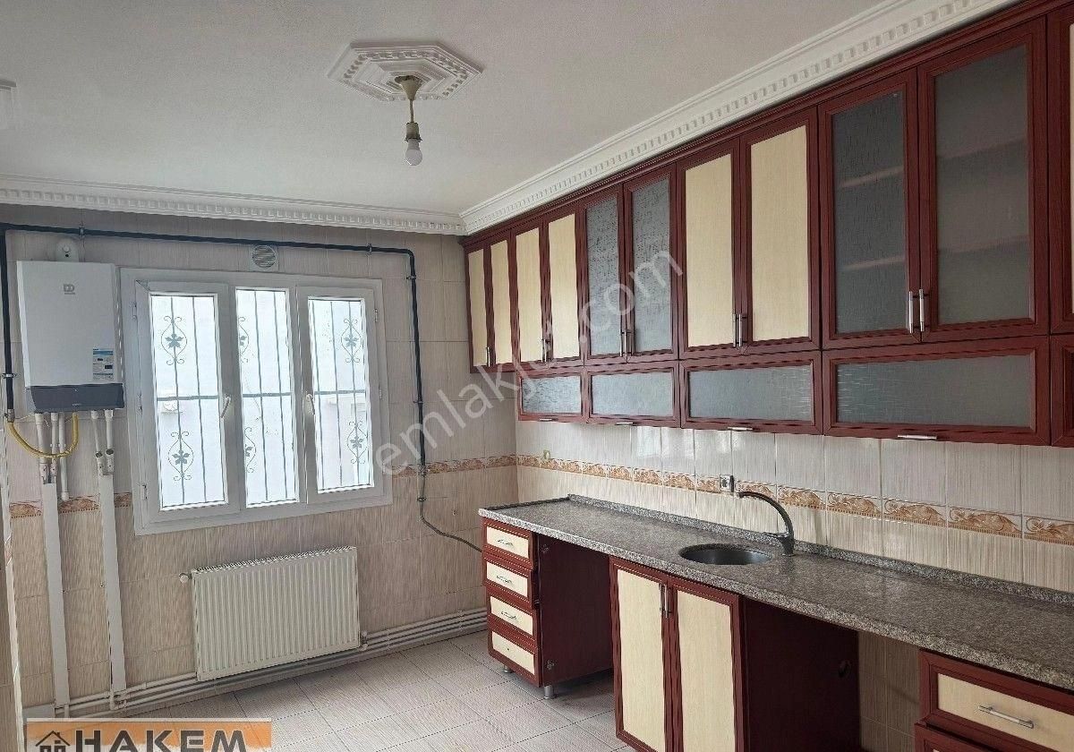 Yavuz Sultan Selim Mahallesi'nde 2+1 Kombili Müstakil Kiralık Ev