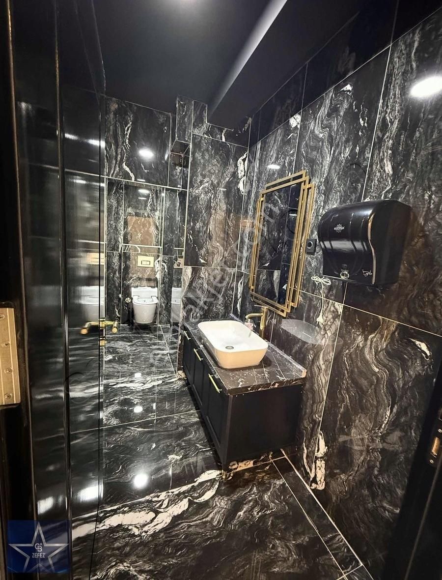 Atatürk Bulvarına 15 Metre Cephe Emsalsiz 370m2 Kiralık Dükkan