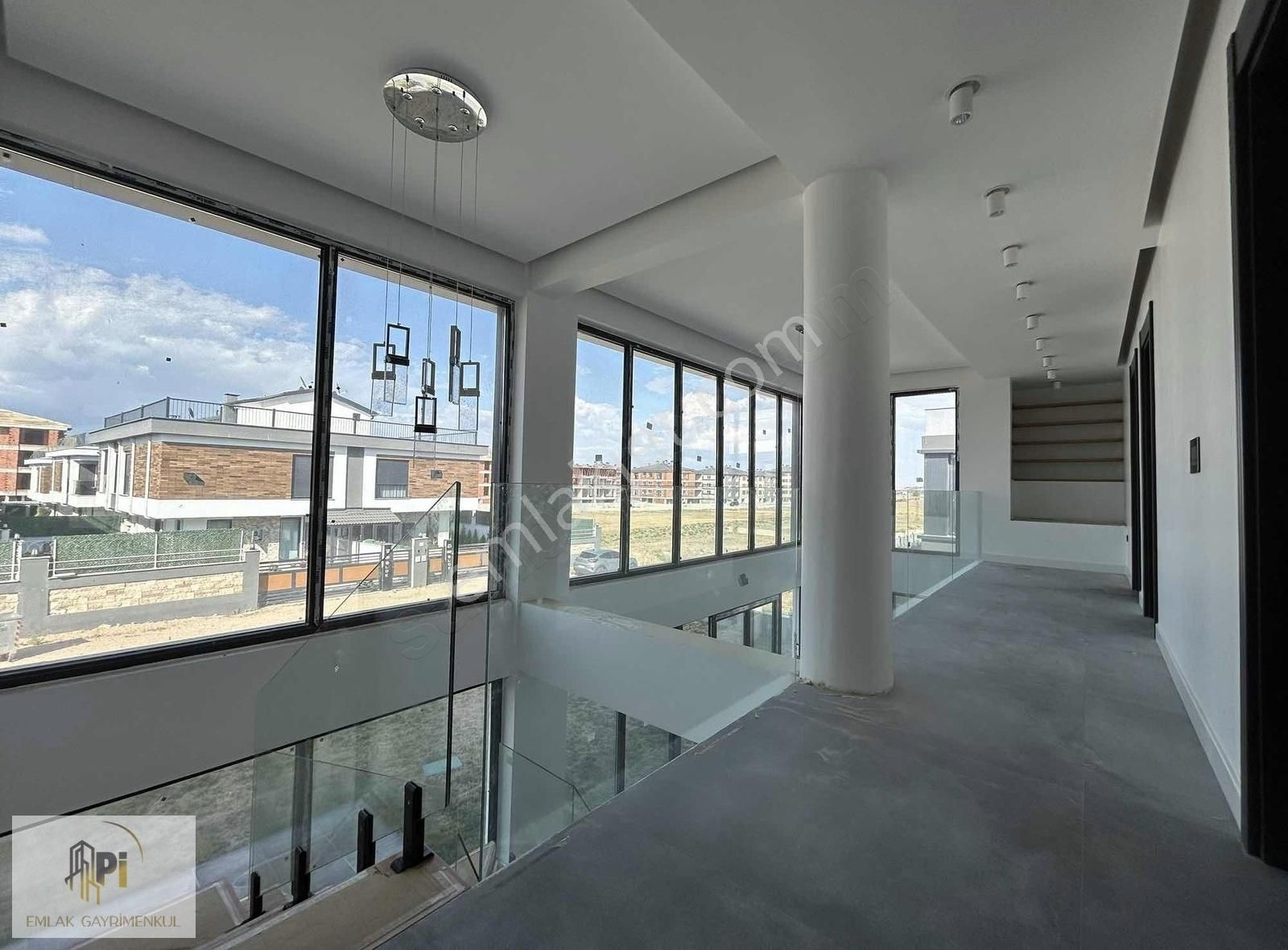 Pi Emlak'tan Modern Mimari Geniş Yaşam Lüks Villa!!