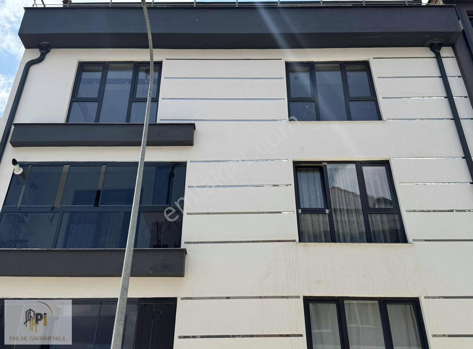 Pi Emlak'tan Çamlıca'da Arakat Yerden Isıtma Asansörlü Apart
