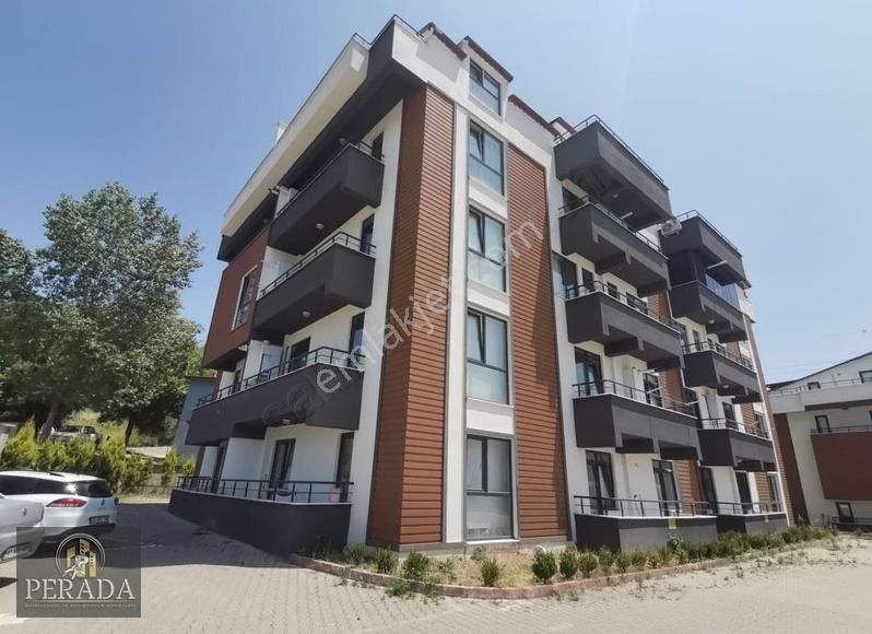 Başiskele Yuvacık'da Ara Kat Site İçi Merkezi Lokasyonda Kiralık