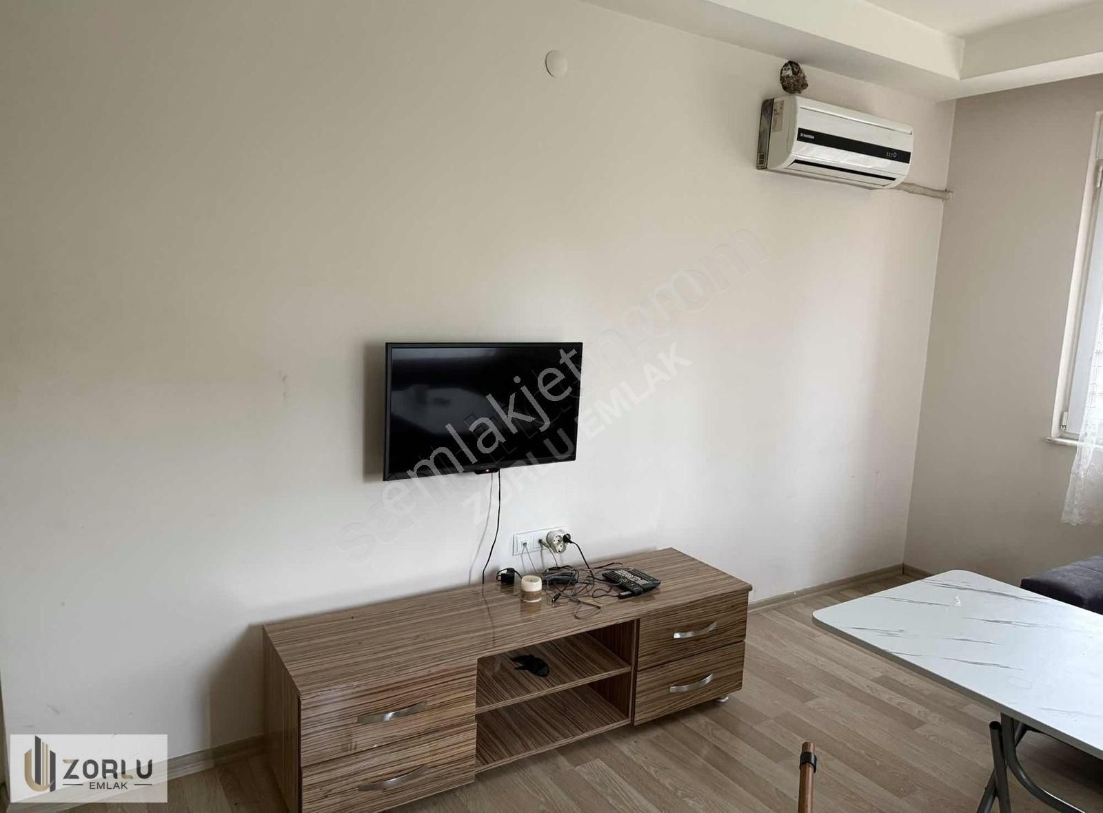 Kültür Kafeler Yakını 1. Kat Eşyalı Kiracısız 1+1 Üç Cepheli