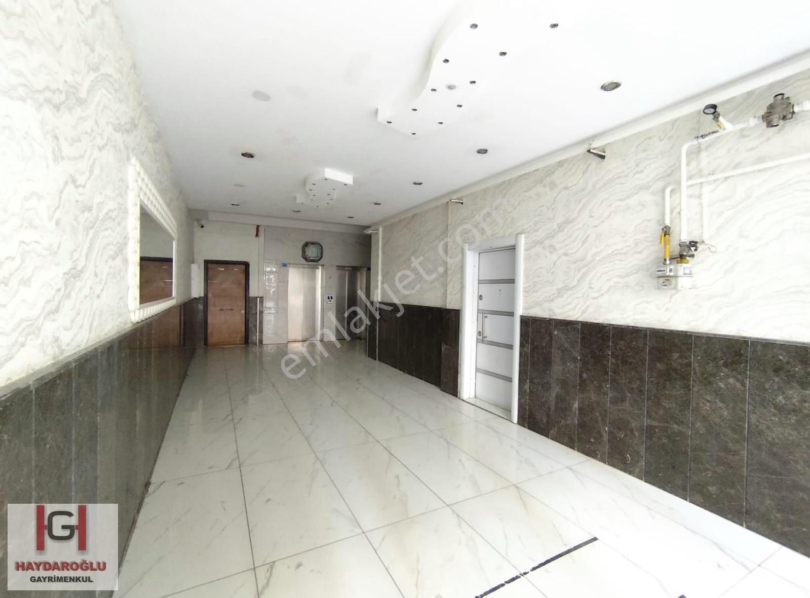 Karataş Merkez'de 2+1 Teraslı Geniş Satılık Daire
