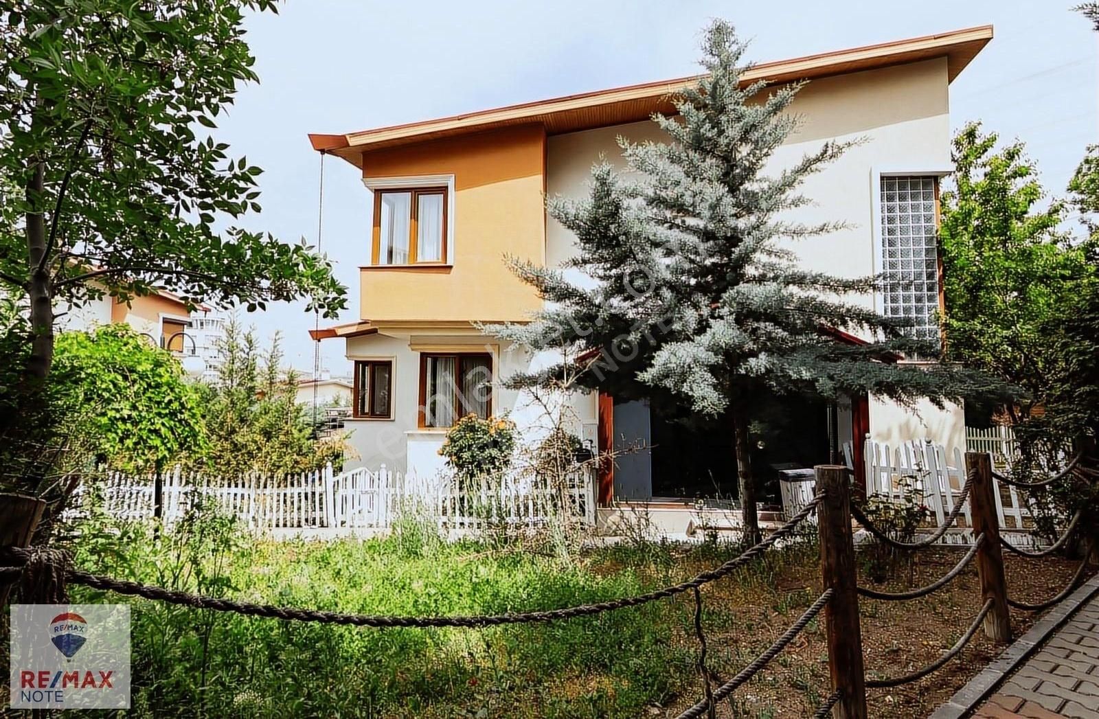 Çankaya Çayyolu Alacaatlı Mah. İnci Sitesi Satılık Villa