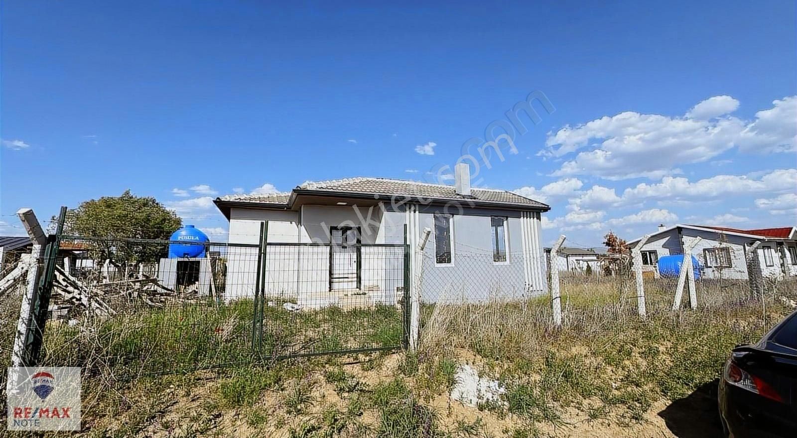 Gölbaşı Hacılarda 500 M2 Arsada 2+1 Şömineli Bağ Evi