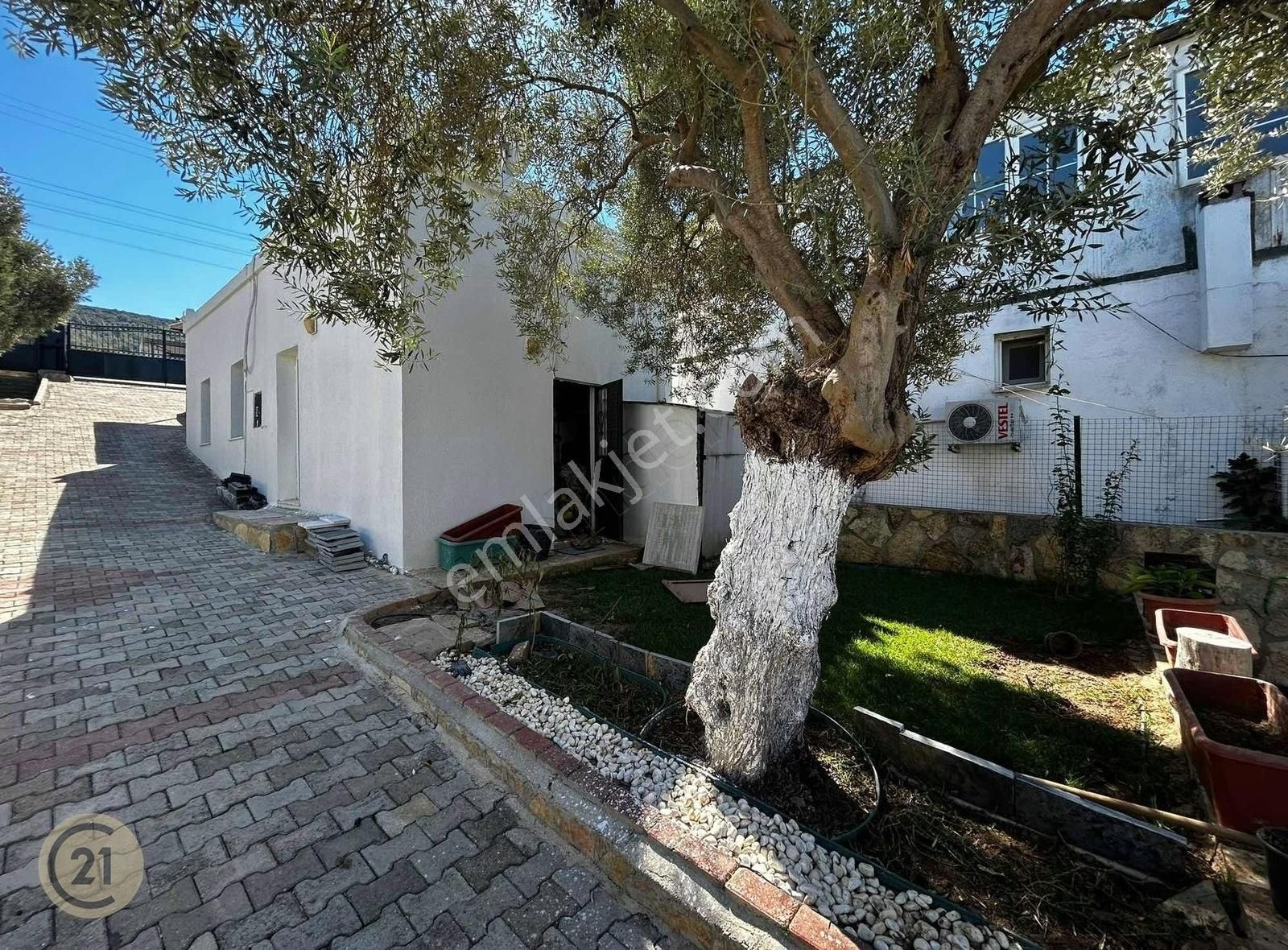 Century21 Point'den Güvercinlik'de Denize Yürüme Mesafesinde 1+1