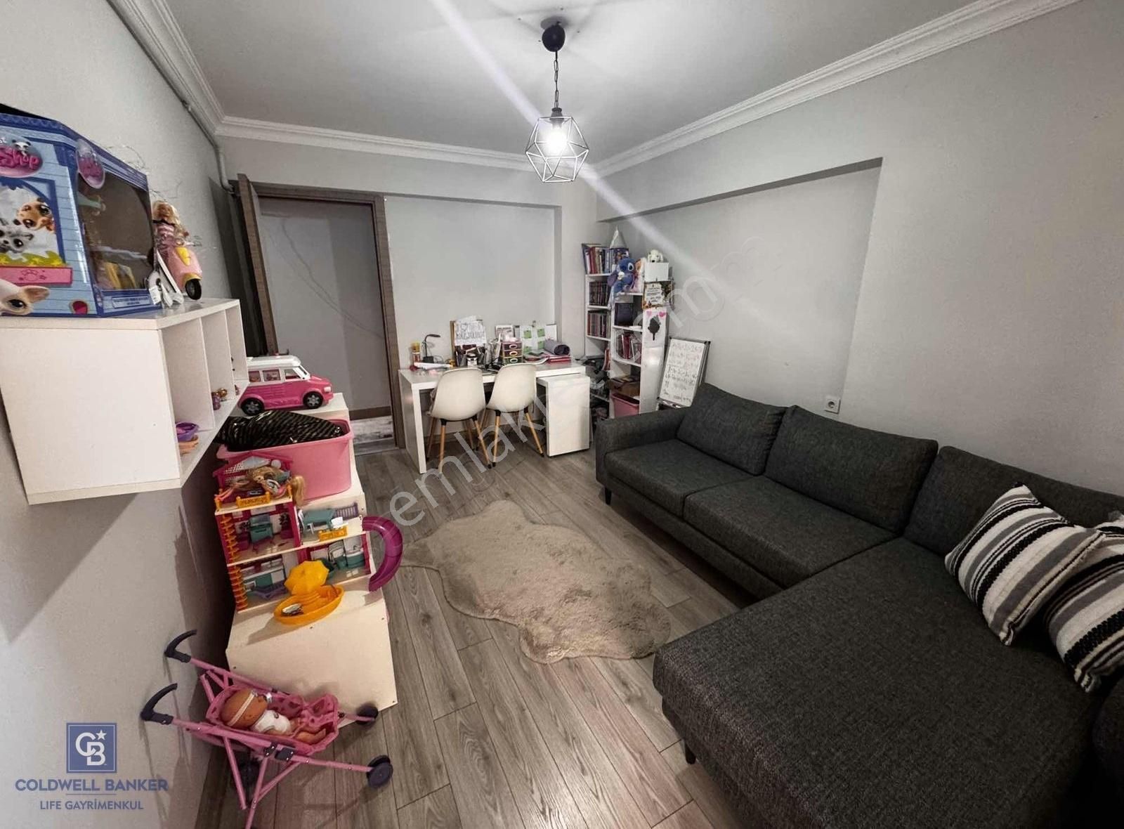 Bayraklı Mansuroğlu Mahallesi'nde Yenilenmiş Satılık 3+1 Daire - Görsel 2