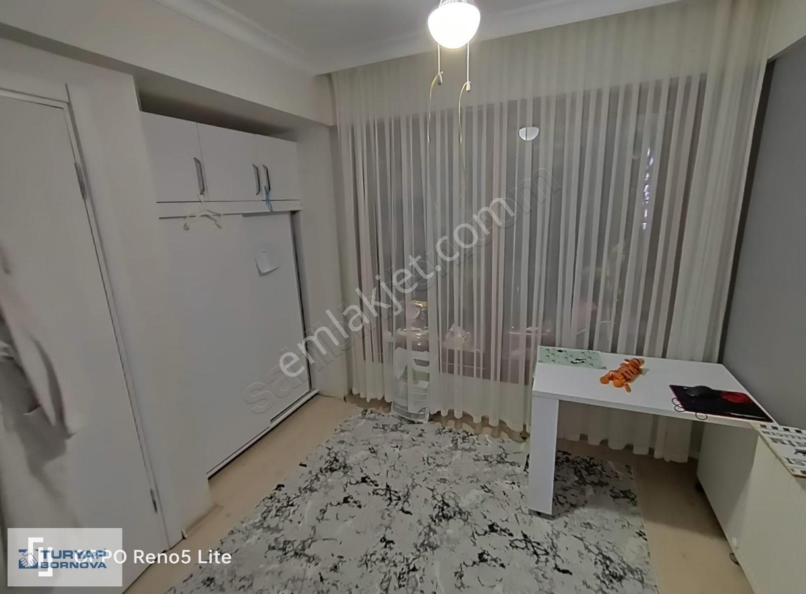 Küçük Çiğli'de Merkezi Lokasyonda 3+1 Kiralık Daire