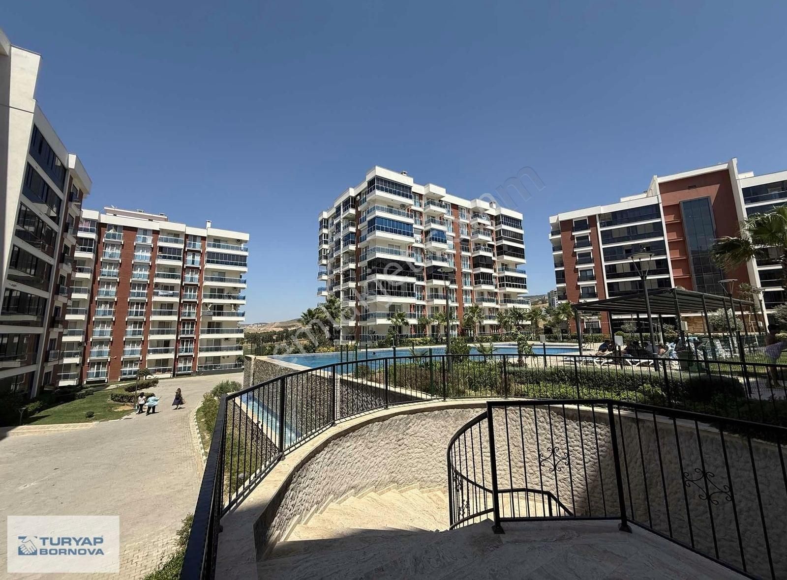 Flora Park Evleri'nde Büyük Tip 3+1 Kiralık Daire