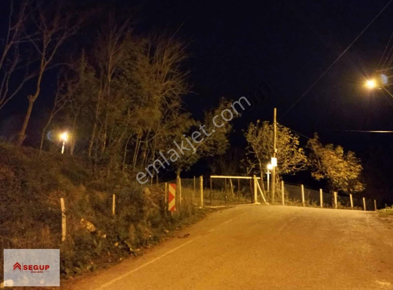 Köşe Parsel ! Etrafı Çevrili ! Bağ Evi Tadında ! Yatırımlık !