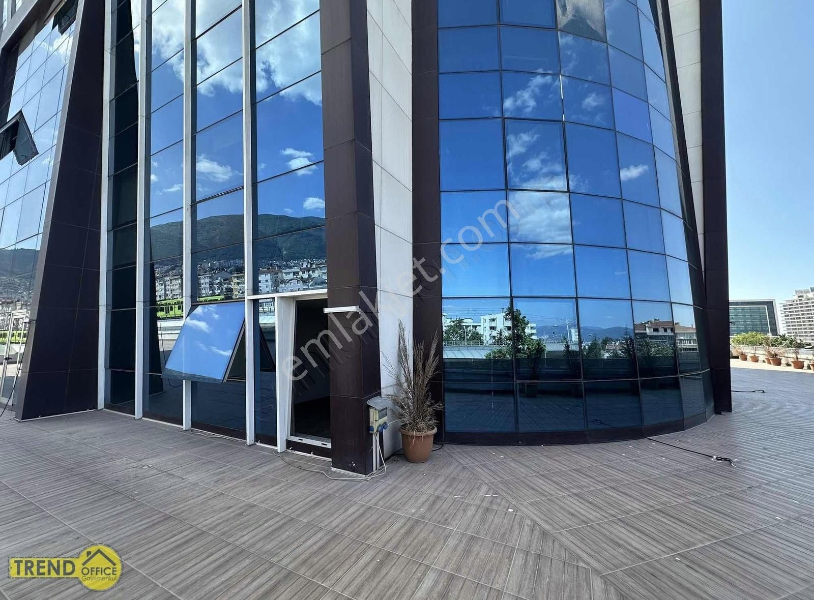 Kiralık Ofis Merkezi Konumda / Geniş