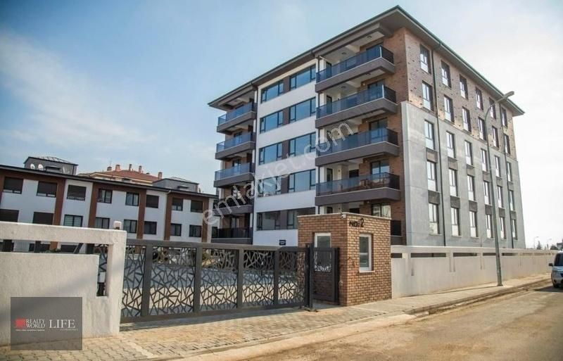Rw Lıfe// Batıkent Mh. Site İçerisinde 3+1 Ara Kat Satılık Daire