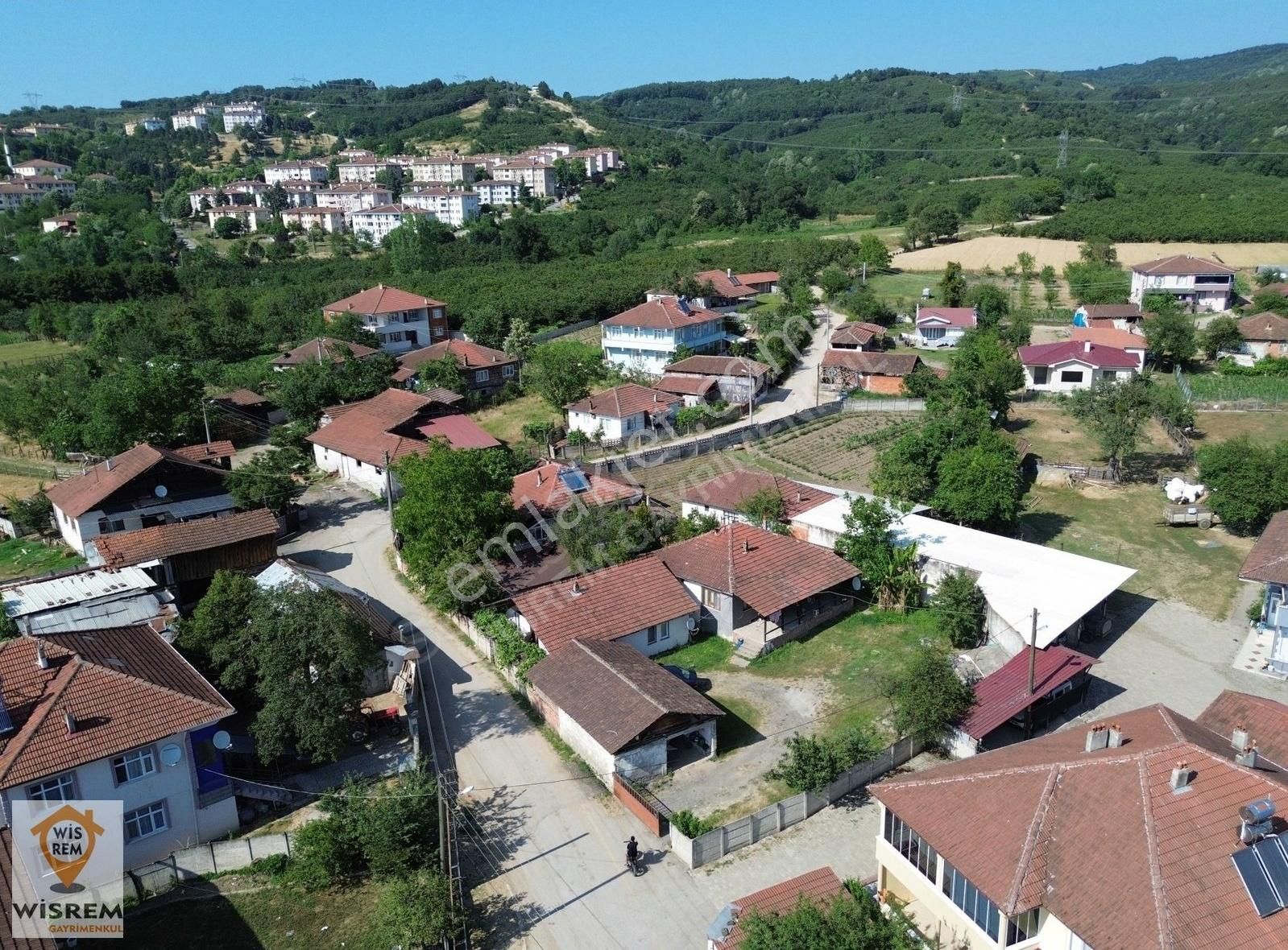 Günbaşı Köyünde 713m2 Arsa Üzerinde Satılık Ev Ve Garaj Fırsatı!
