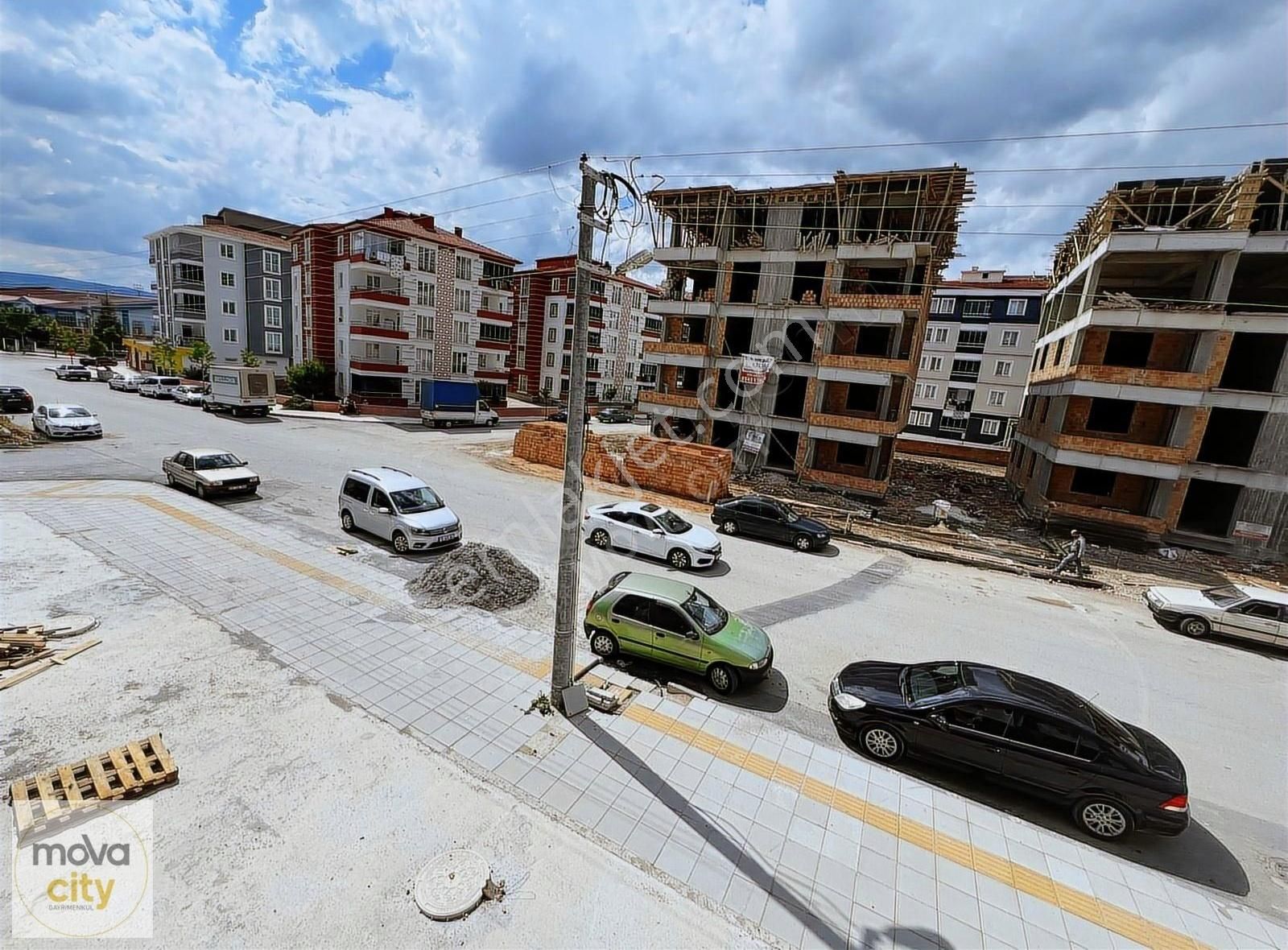 İkbal Fen Edebiyat Fakültesi Yanında Satılık 3+1 Daire