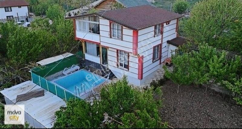 Çorum Baraj Manzaralı İçinde Evi Olan Satılık Lüks Bağ