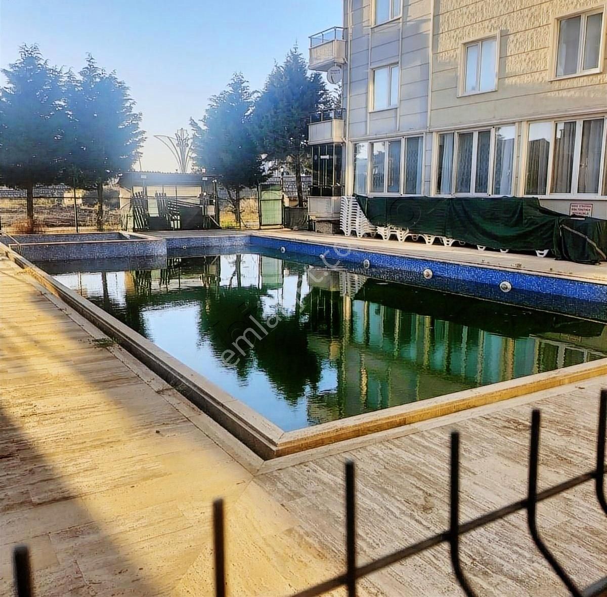 Karasu Havuzlu Sitede 2+1 Mutfak Ayrı Yazlık Daire