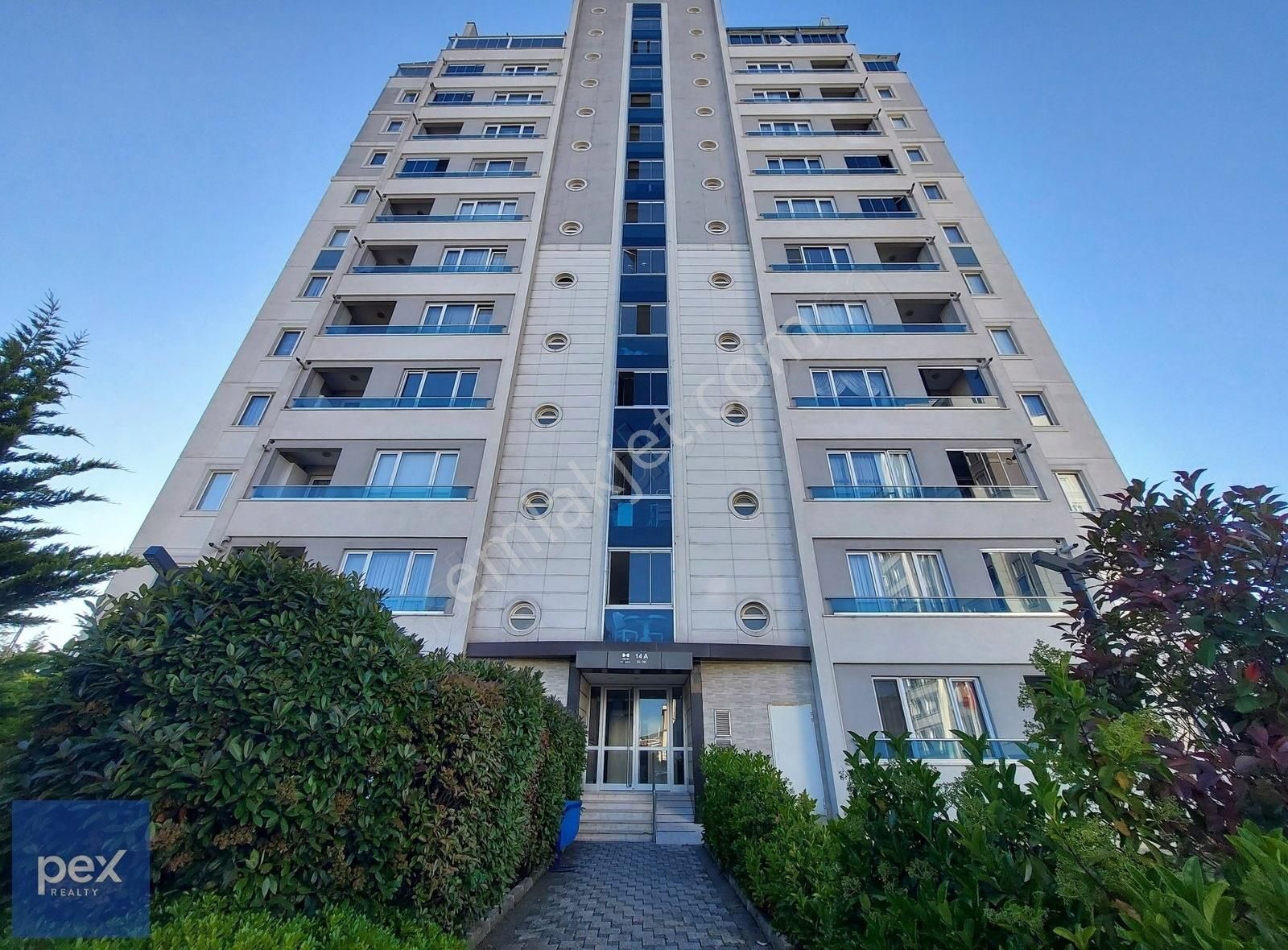 Sultanbeyli Ahmet Yesevi Menta Alyans Sitesinde Geniş Özel 4+1