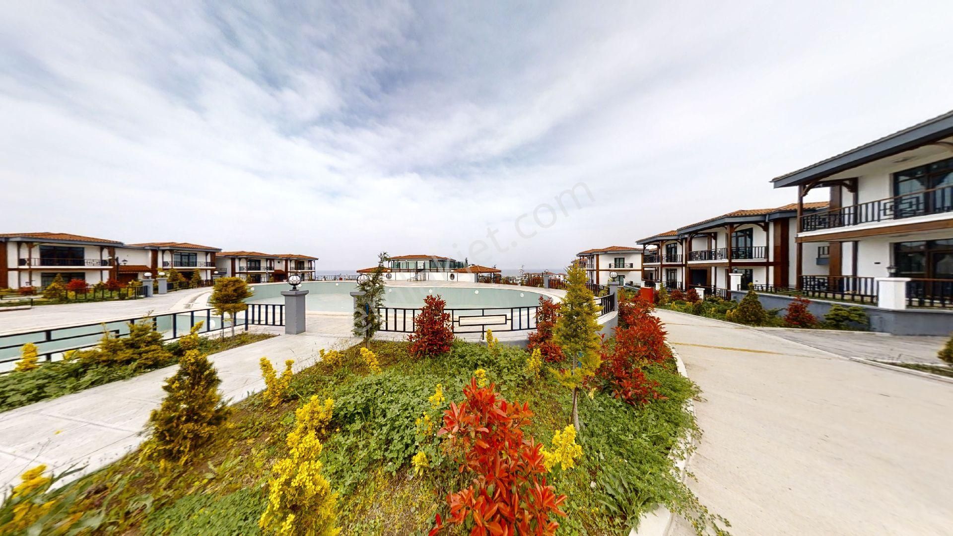 Ali Erişgin'den Satılık Havuzlu Villa Tipi 3+1 Daireler