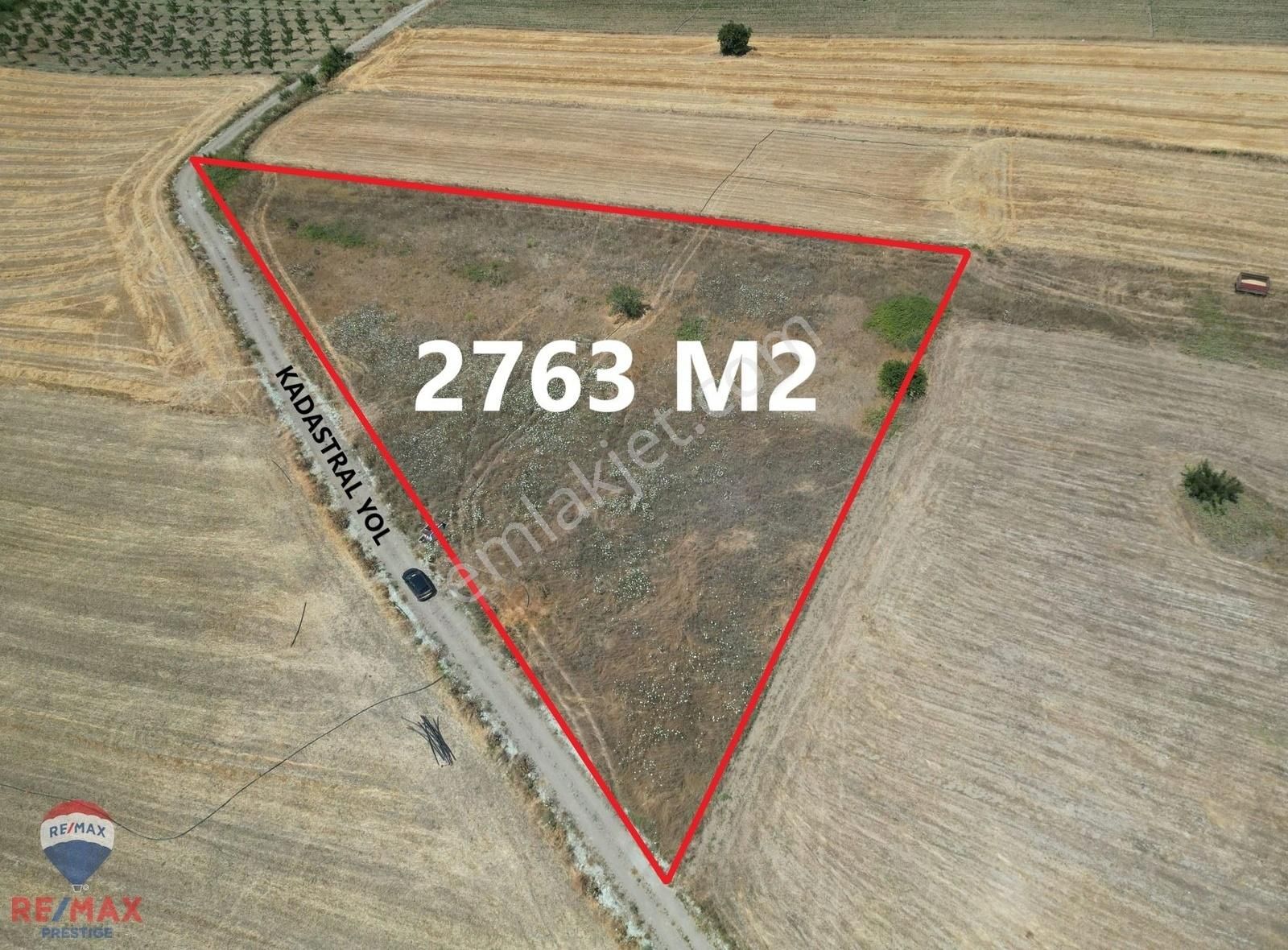 Eray Remax - Biga Sarıca Köyü'nde 2763 M2 Satılık Tarla