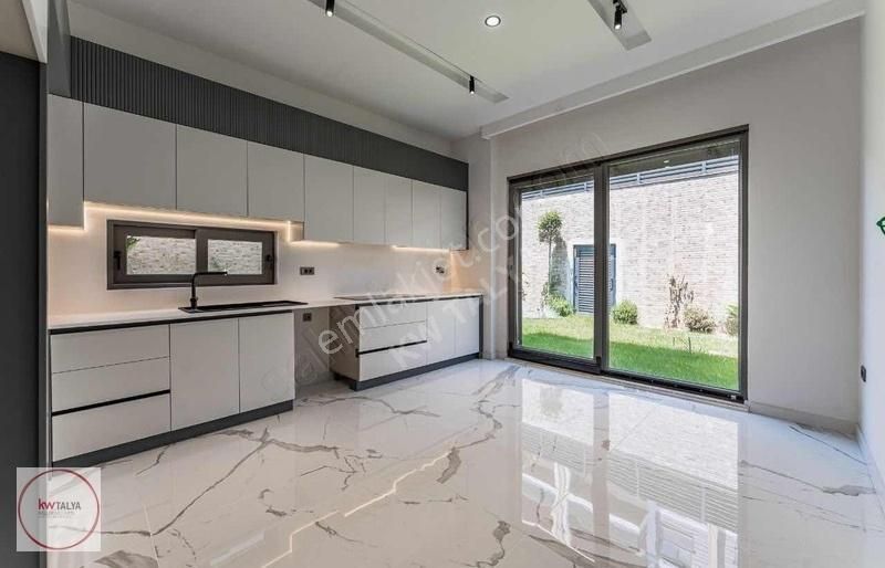Altıntaş'da Satılık 4+1 Müstakil Lüks Villa