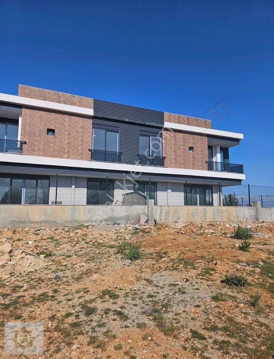 Kemerağzı'da 3+1 Satılık Müstakil İkiz Villa