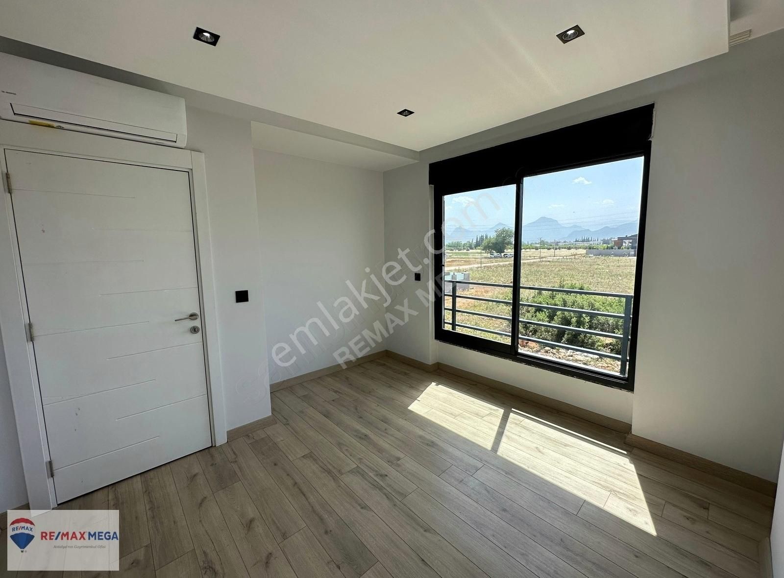 Döşemealtı Altınkalede Özel Havuz Ve Kapalı Otoparklı 6+1 Villa - Görsel 26
