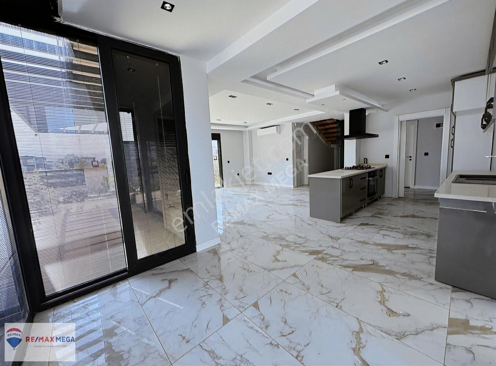 Döşemealtı Altınkalede Özel Havuz Ve Kapalı Otoparklı 6+1 Villa - Görsel 31