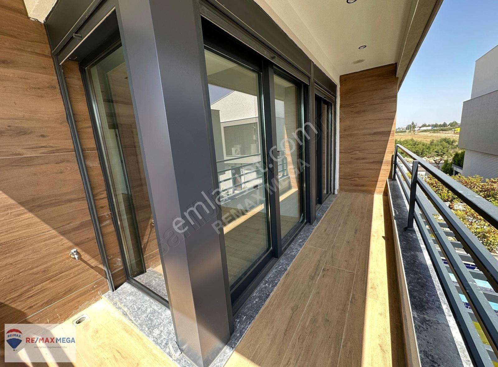 Döşemealtı Altınkalede Özel Havuz Ve Kapalı Otoparklı 6+1 Villa - Görsel 34