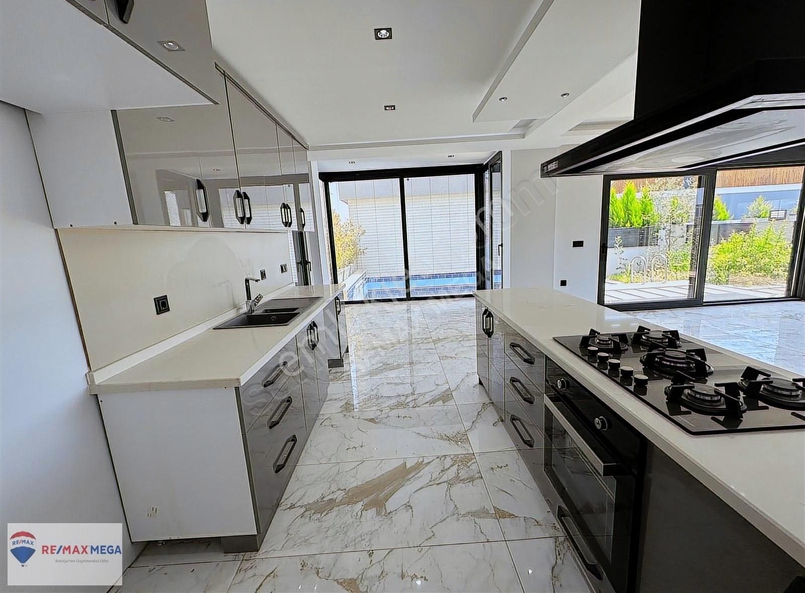 Döşemealtı Altınkalede Özel Havuz Ve Kapalı Otoparklı 6+1 Villa - Görsel 29