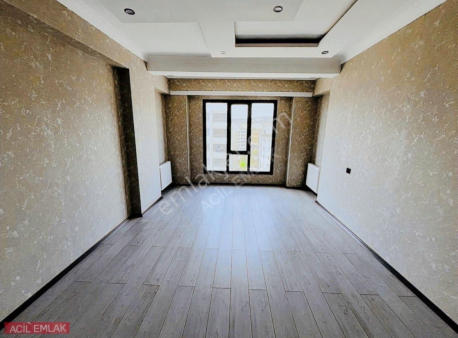 Acil Emlak Farkıyla Satlık 2+1 Lüxs Daire Narlıkuyu Cadde Üstü