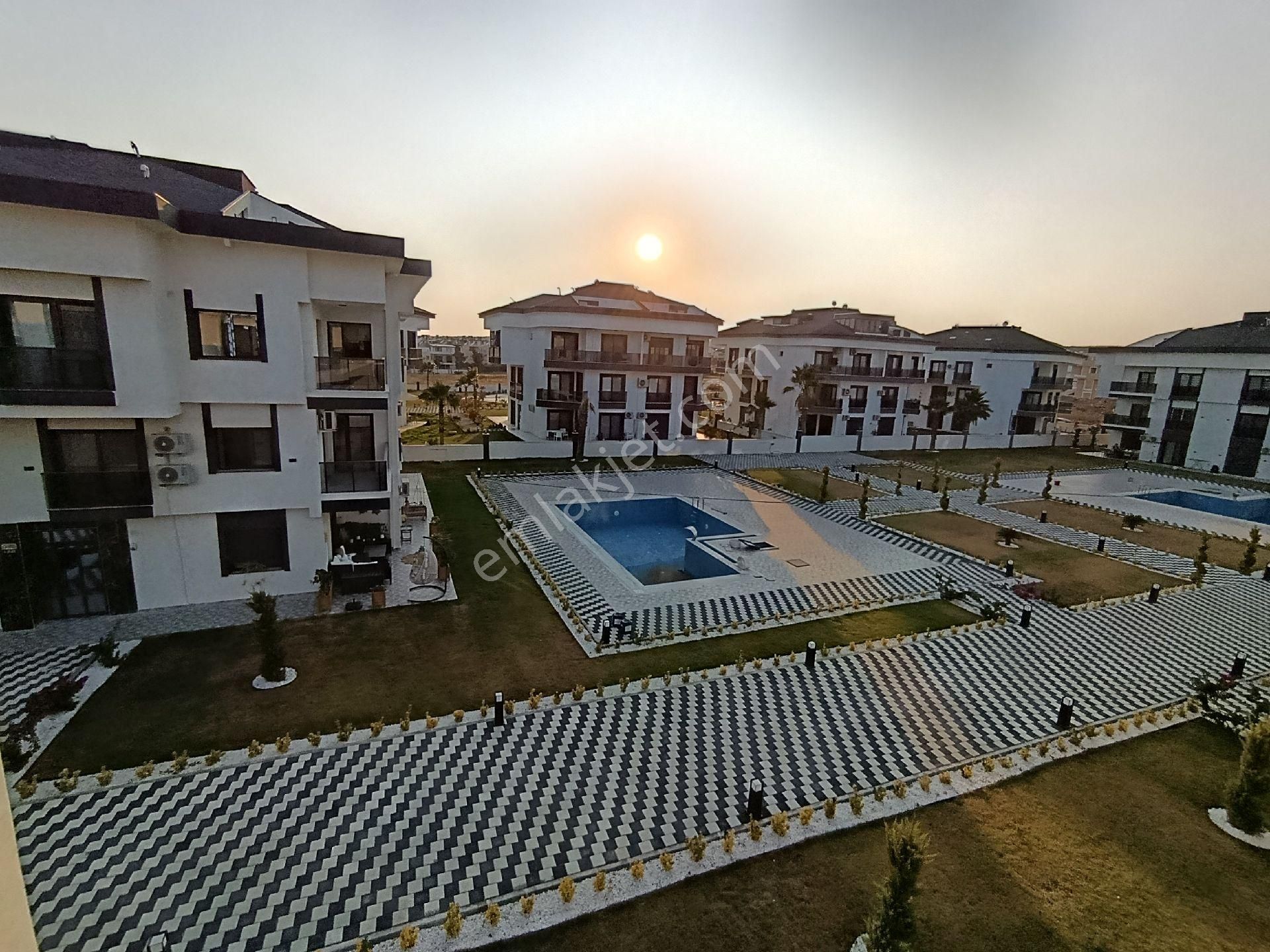 Didim'de Havuzlu Bahçeli 3+1 Sıfır Yapılmış Dubleks Asansörlü Daire Satıyoruz