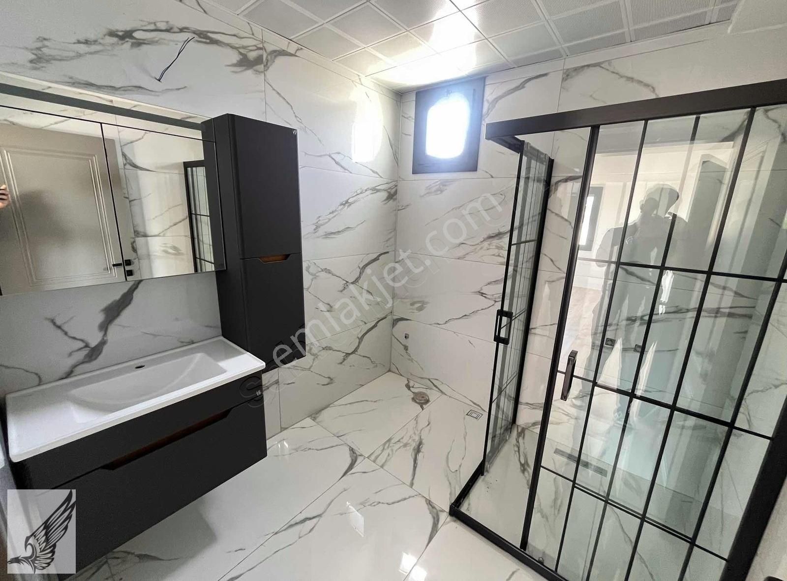 Akarca'da Denize Yürüme Mesafesinde 4+1 Tripleks Satılık Villa - Görsel 11