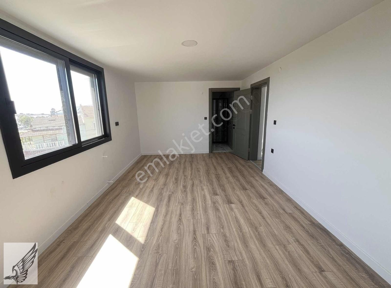 Akarca'da Denize Yürüme Mesafesinde 4+1 Tripleks Satılık Villa - Görsel 2