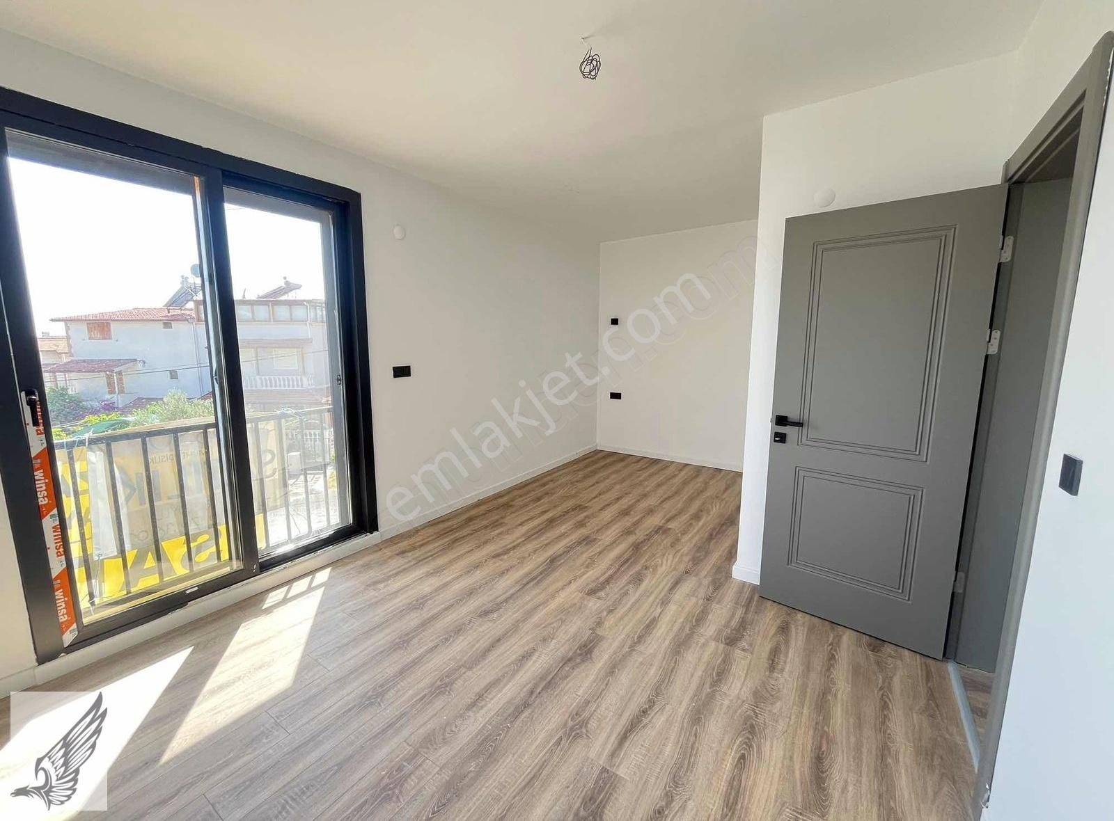 Akarca'da Denize Yürüme Mesafesinde 4+1 Tripleks Satılık Villa - Görsel 7