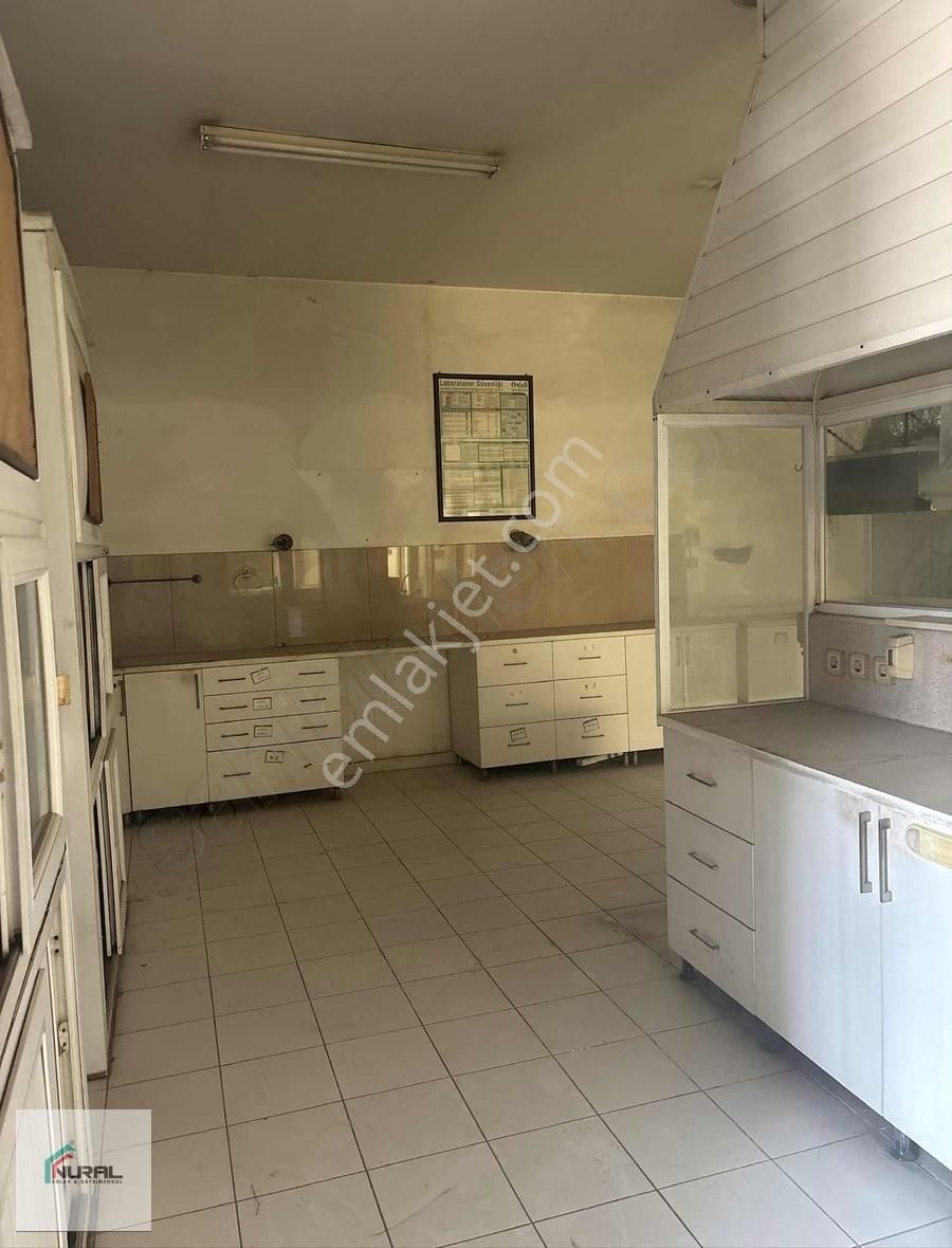 Sanayi Sitesinde Mobilyacılar Bölümünde İki Katlı Satılık İşyeri - Görsel 15