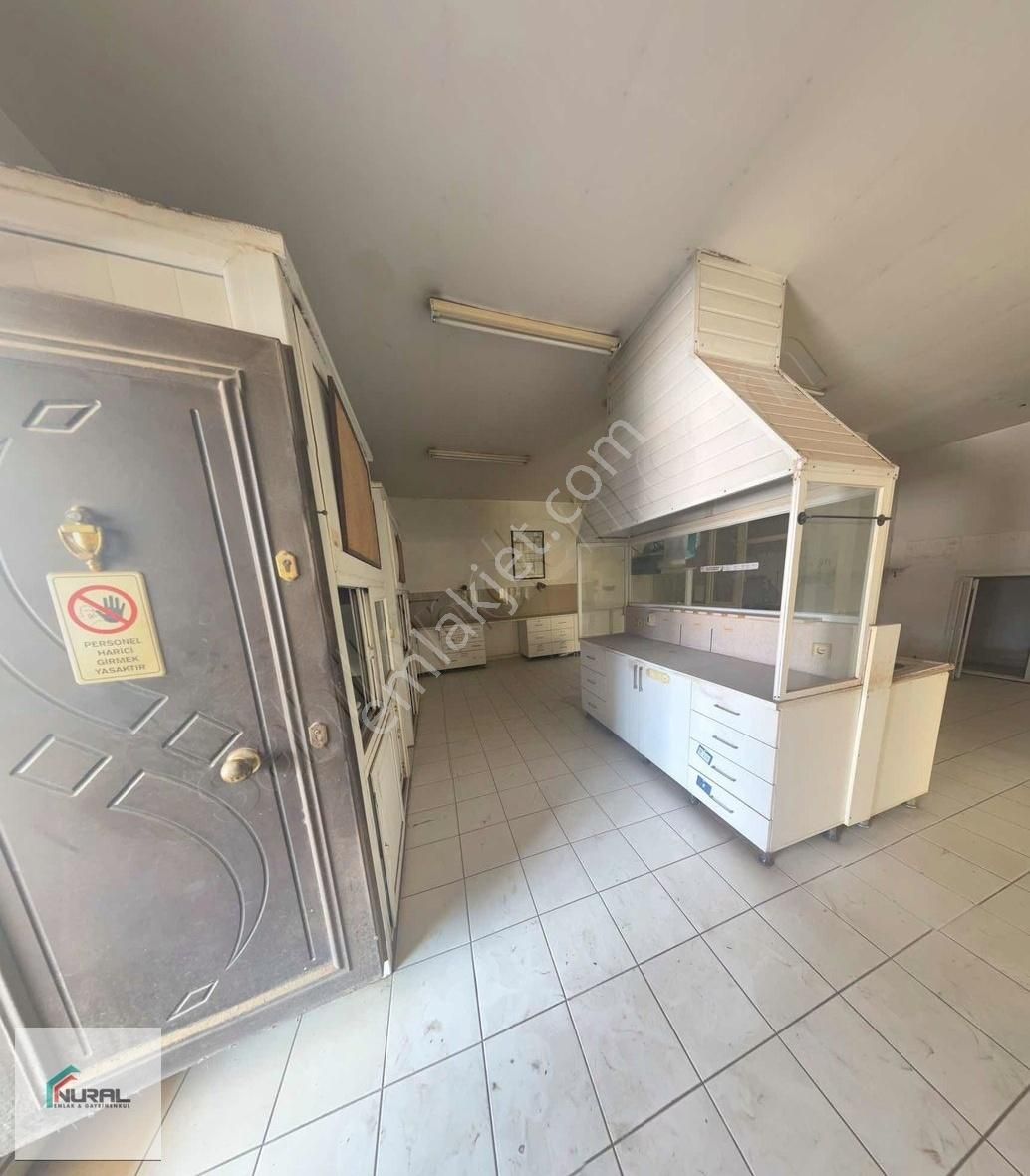 Sanayi Sitesinde Mobilyacılar Bölümünde İki Katlı Satılık İşyeri - Görsel 12