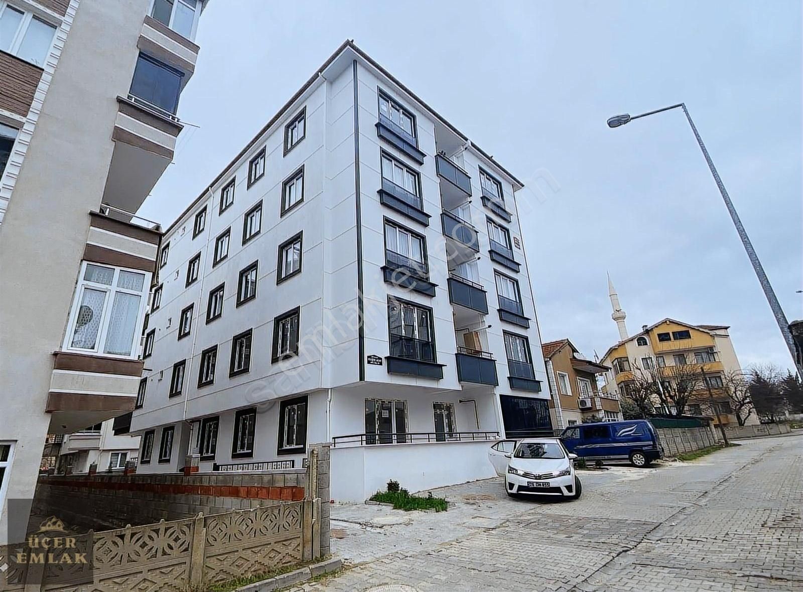 Üçer Emlak'tan Arakat,ebeveyn Banyolu 3+1 Sıfır Daire Satılık