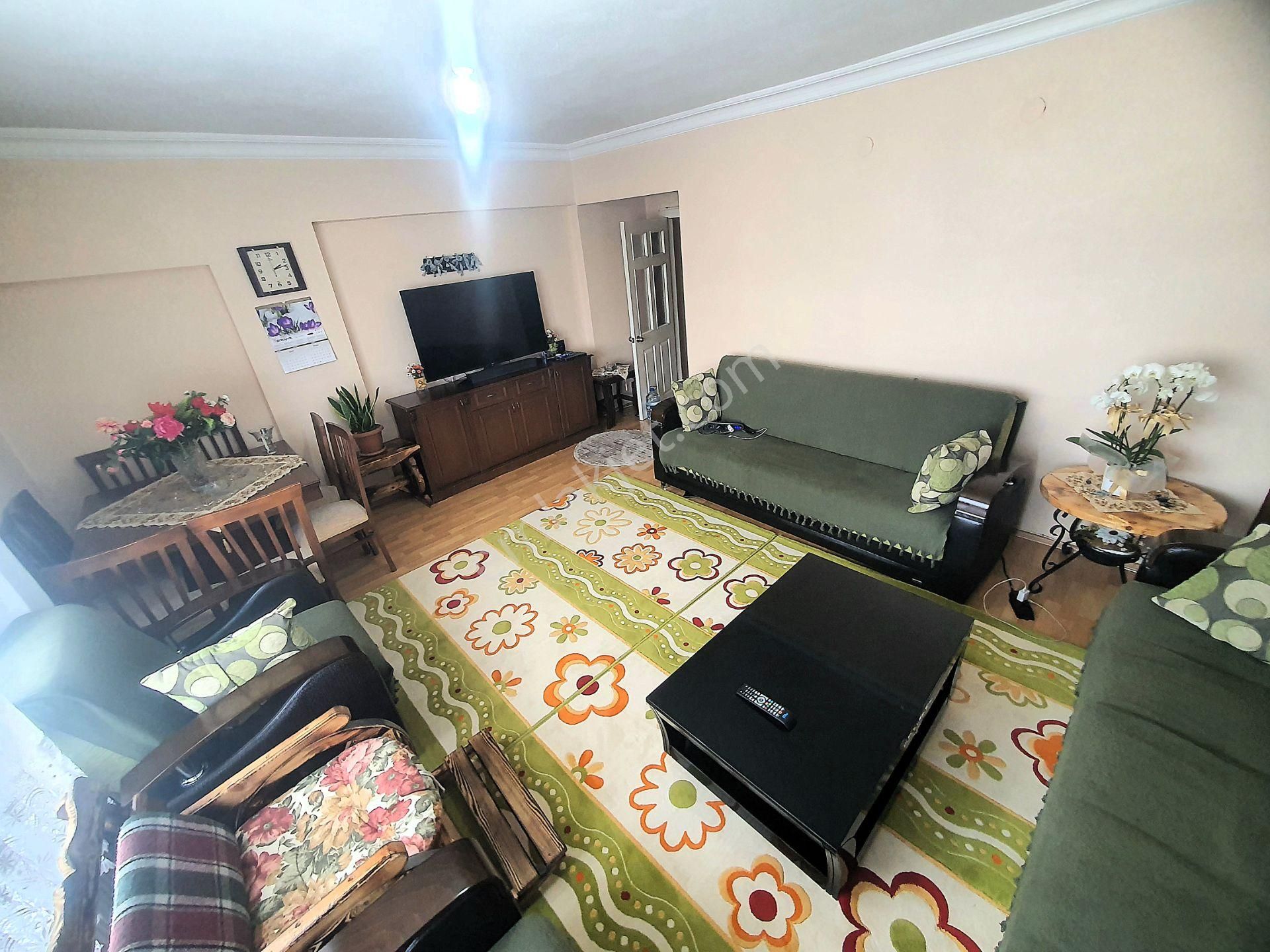Marka'dan Eryaman Mah.3.kat Cadde Cepheli 3+1 Satılık Daire